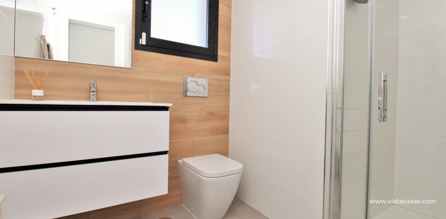 Penthouse with Solarium & Sea Views in Villamartin Villacosta Club bathroom