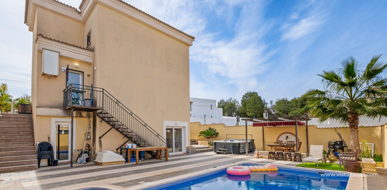 Resale - Villa - Villamartin