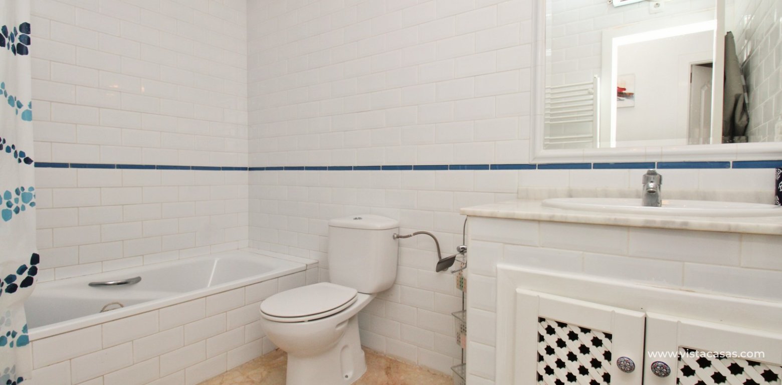 Lola Bungalow with Annex For Sale in Pau 8 Villamartin bathroom