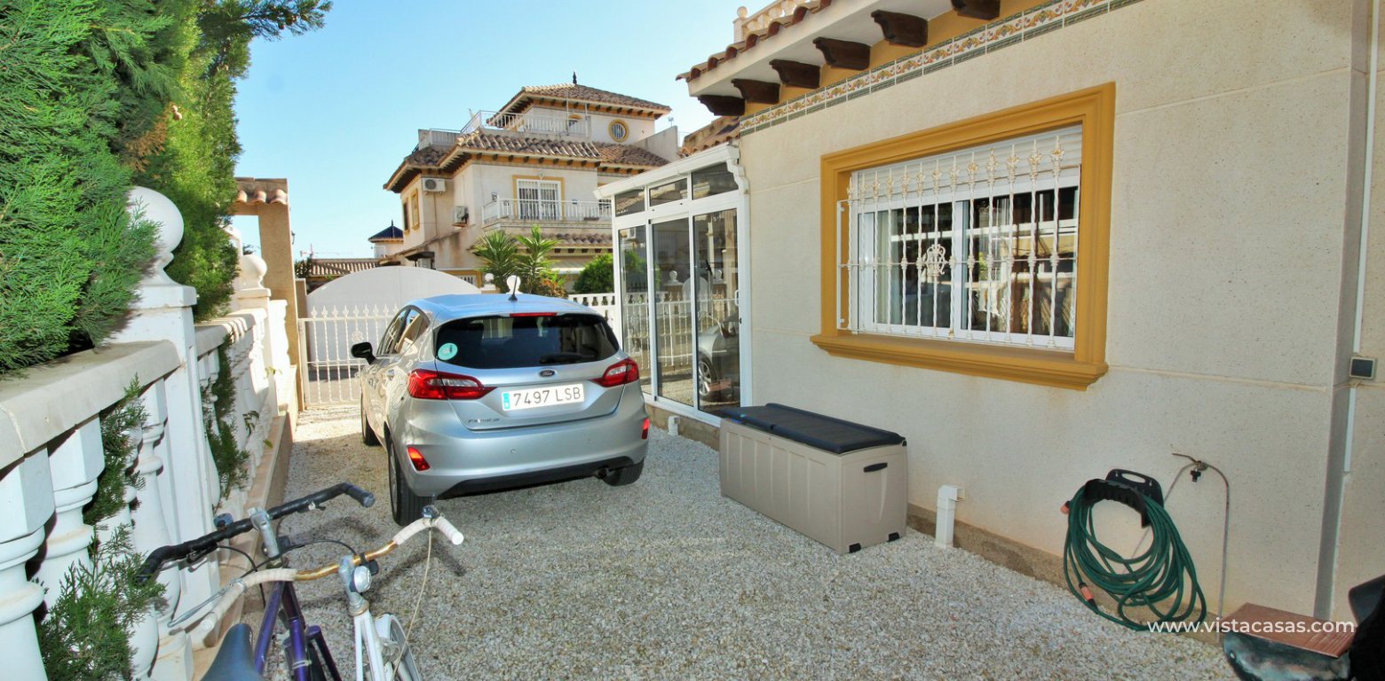 Townhouse for sale in Pinada Golf II Villamartin driveway