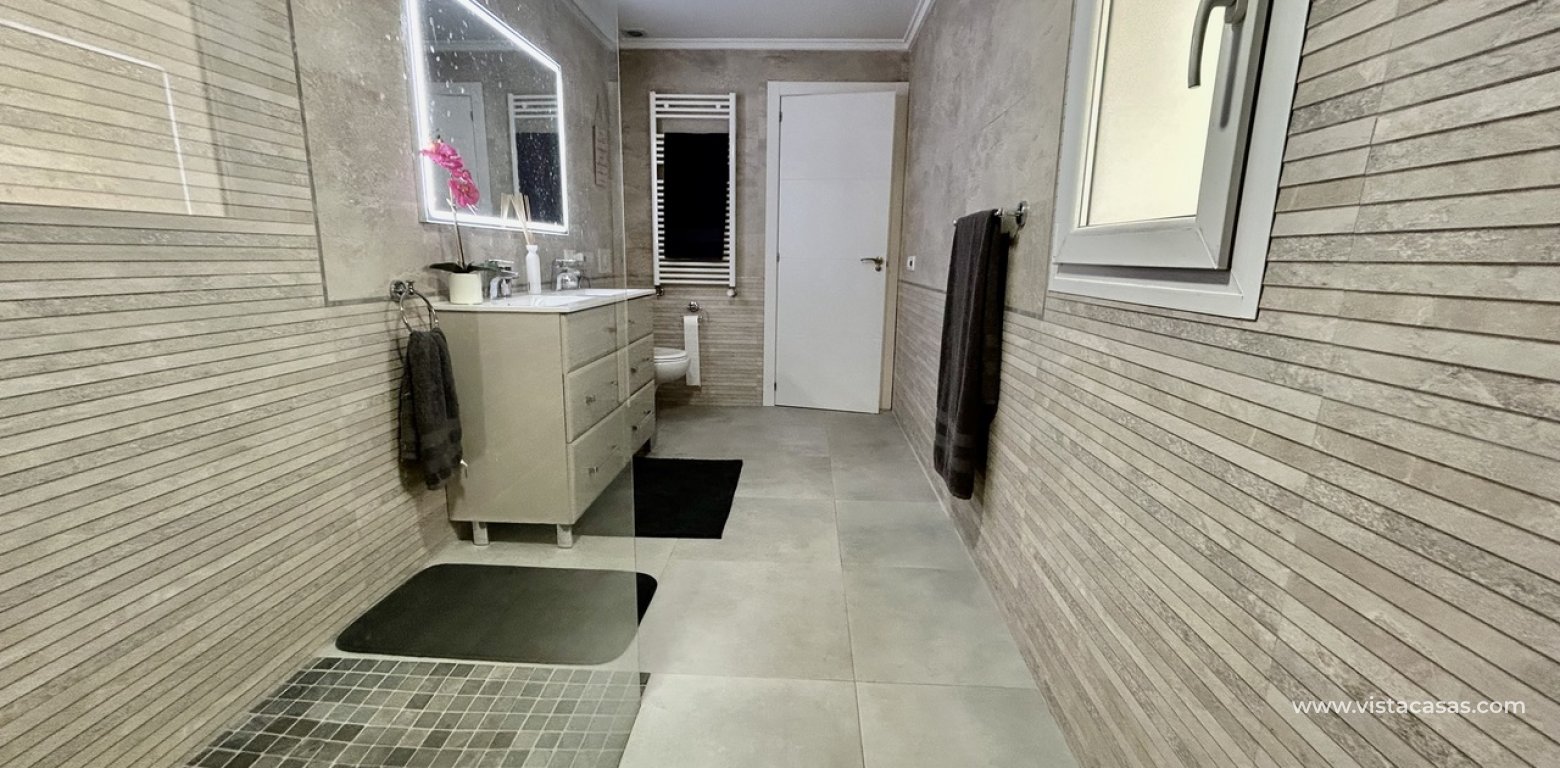 Resale - Villa - Cabo Roig