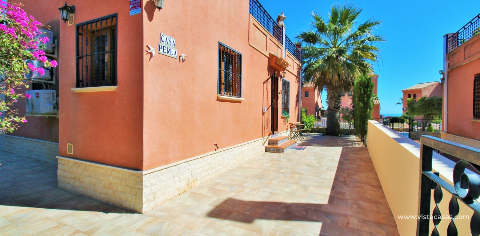 3 Bed Villa with Sea Views in La Cañada San Miguel driveway