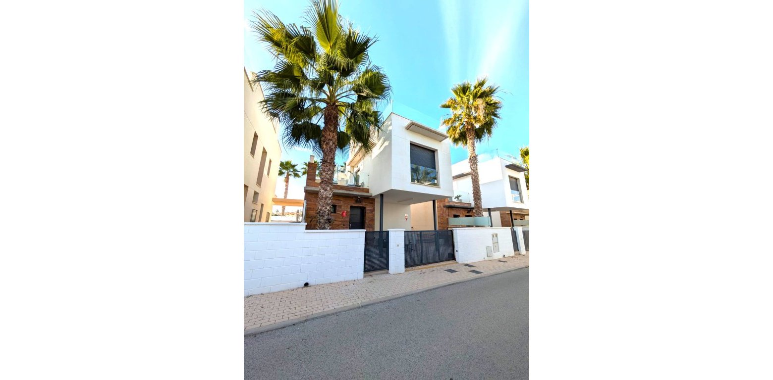 Resale - Villa - Cabo Roig
