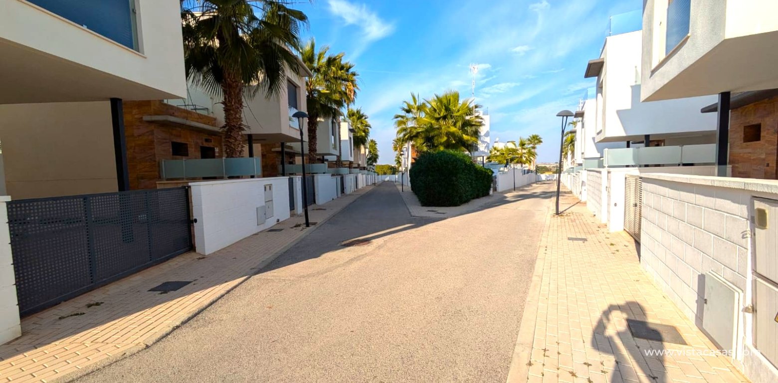 Resale - Villa - Cabo Roig