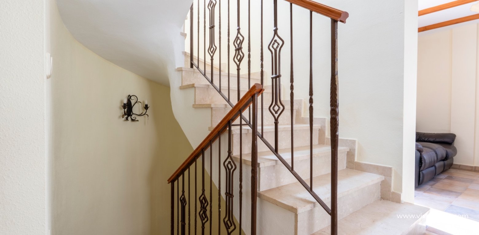 Resale - Villa - Villamartin