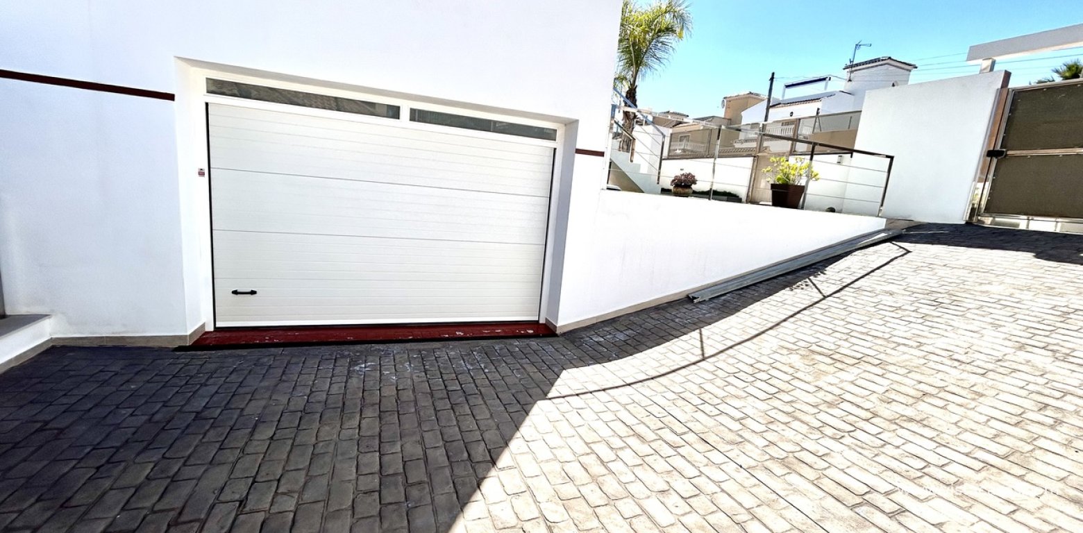 Resale - Villa - Villamartin