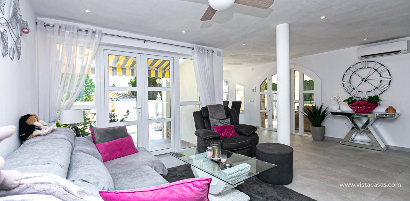 Resale - Villa - Cabo Roig