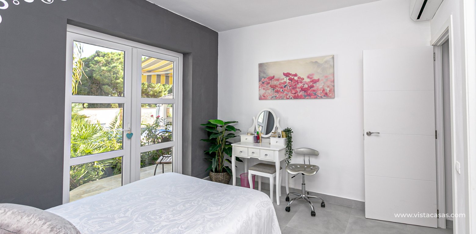 Resale - Villa - Cabo Roig