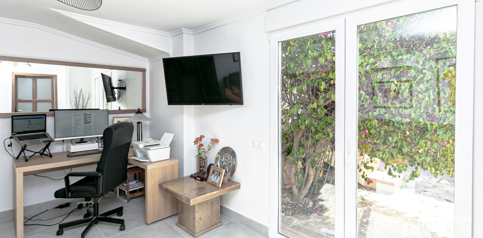 Resale - Villa - Cabo Roig