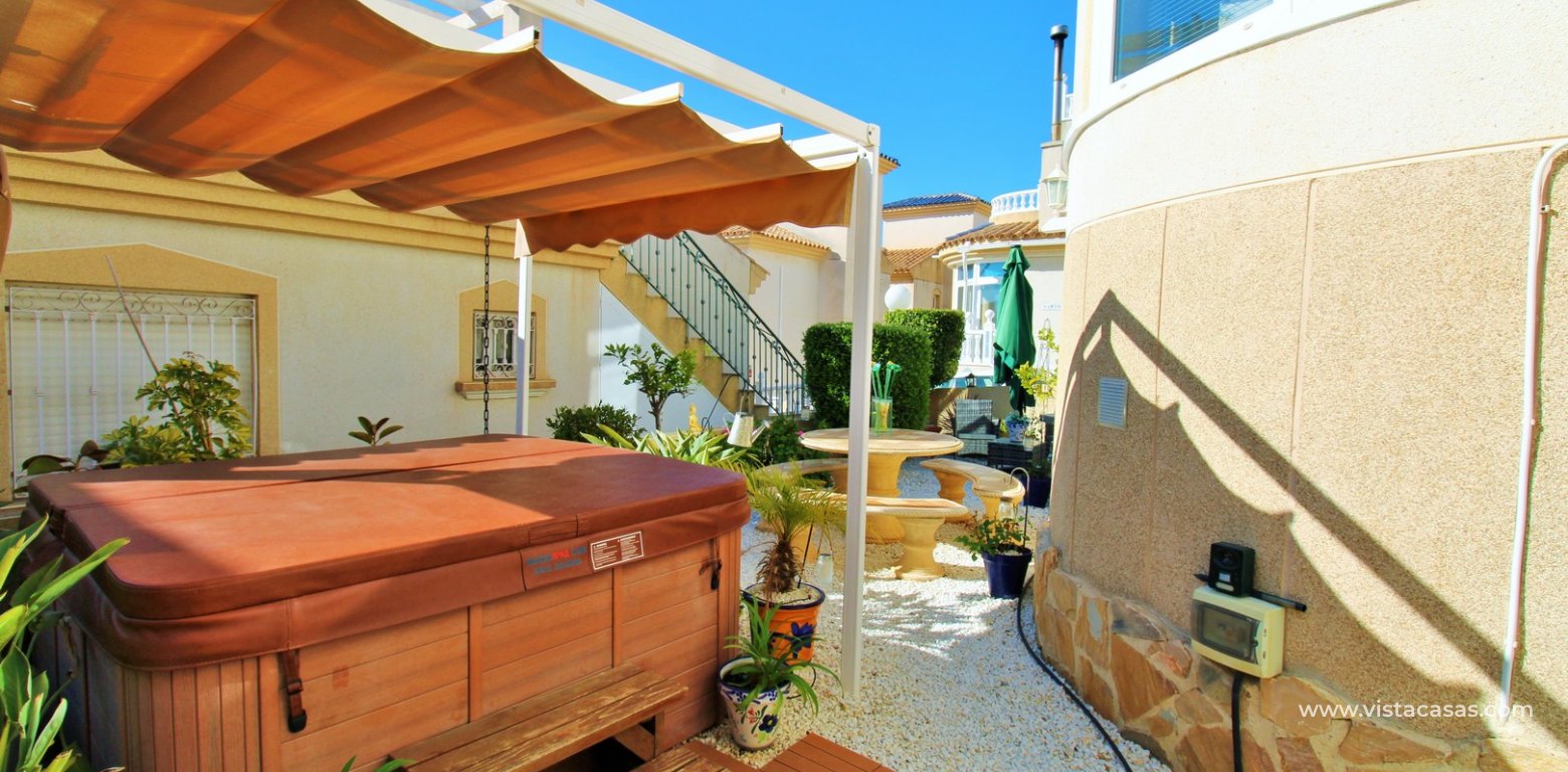 South-Facing 2 Bed Bungalow For Sale in Loma Golf Villamartin jacuzzi