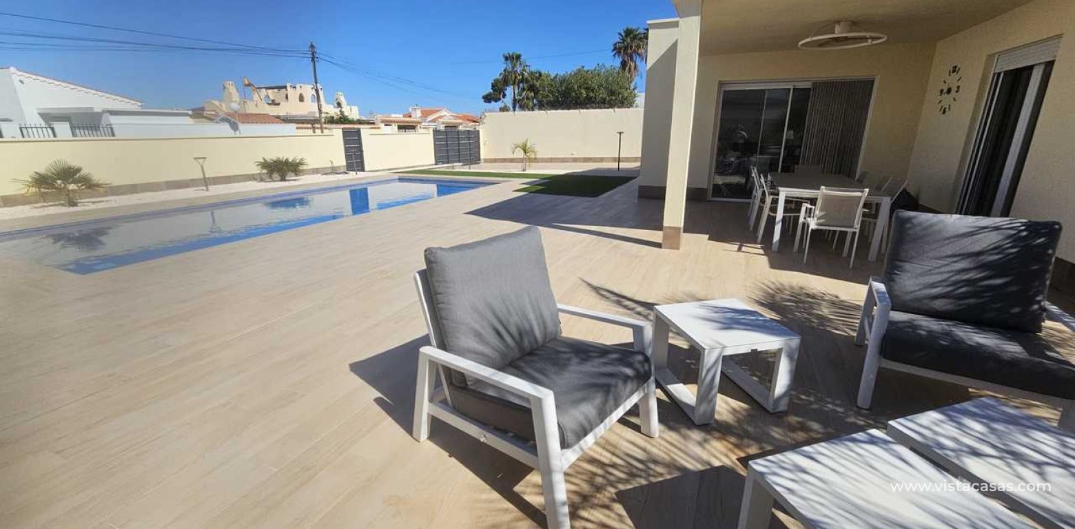 Resale - Villa - Torrevieja