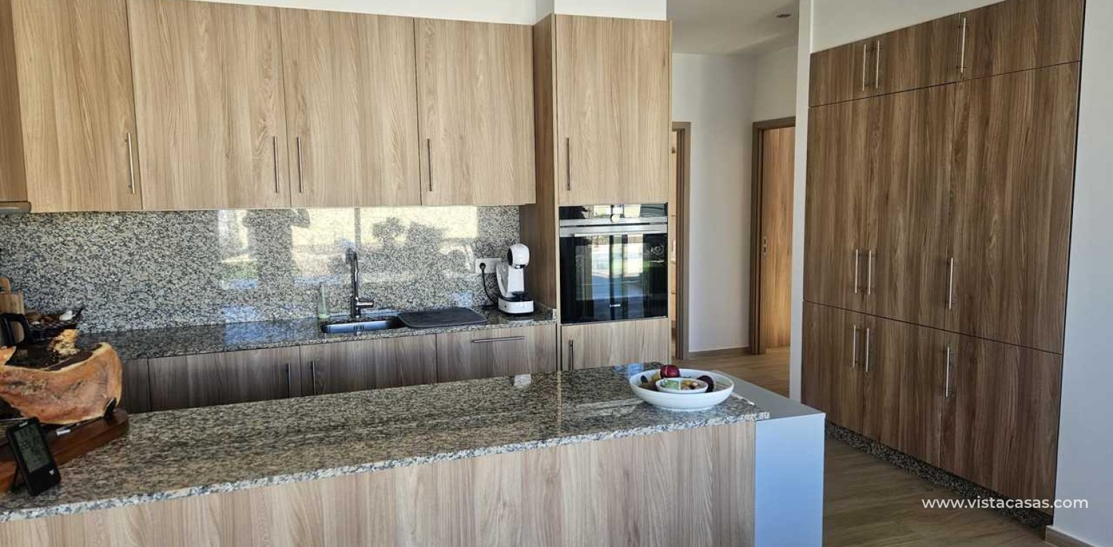 Resale - Villa - Torrevieja