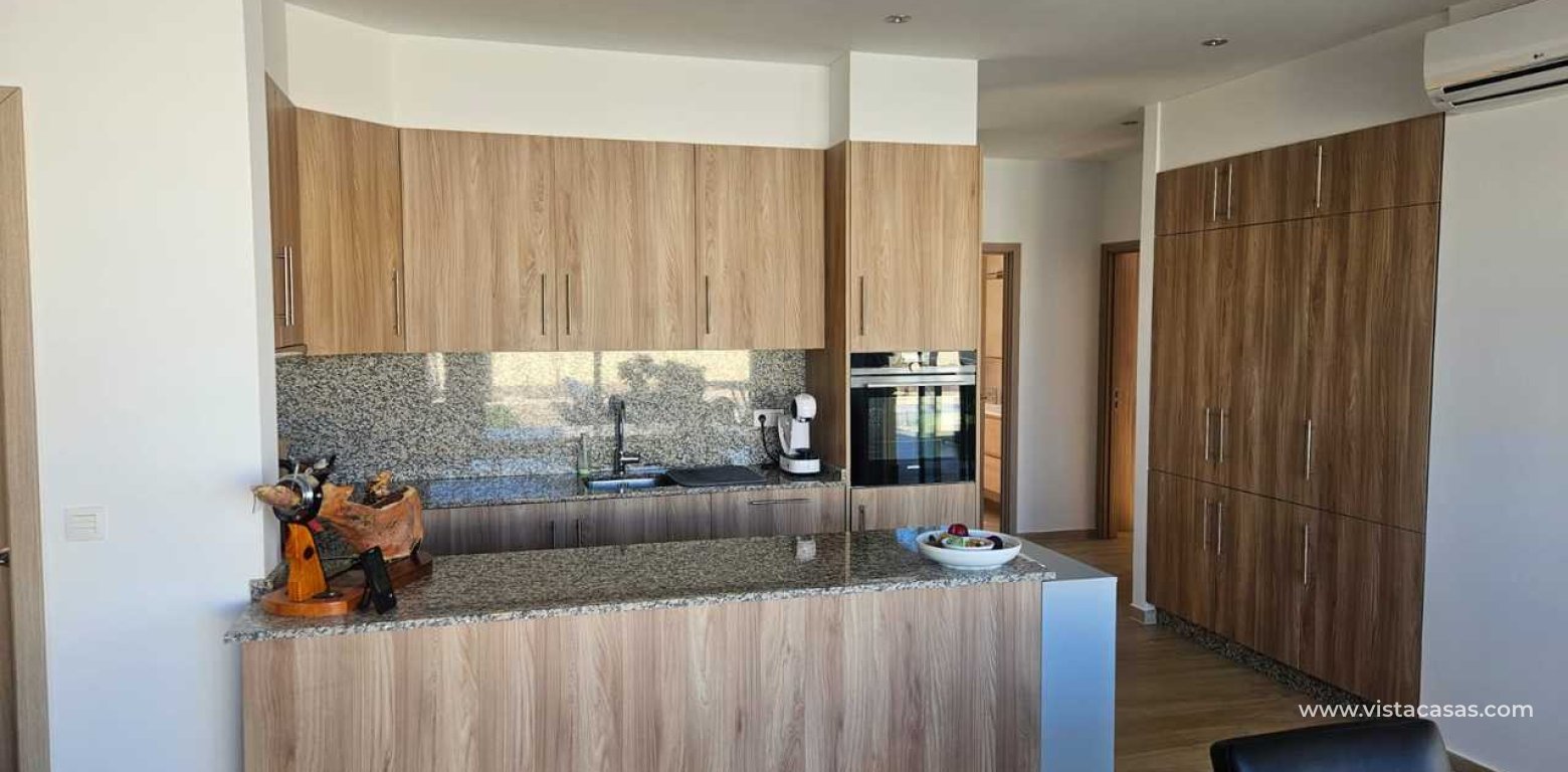 Resale - Villa - Torrevieja