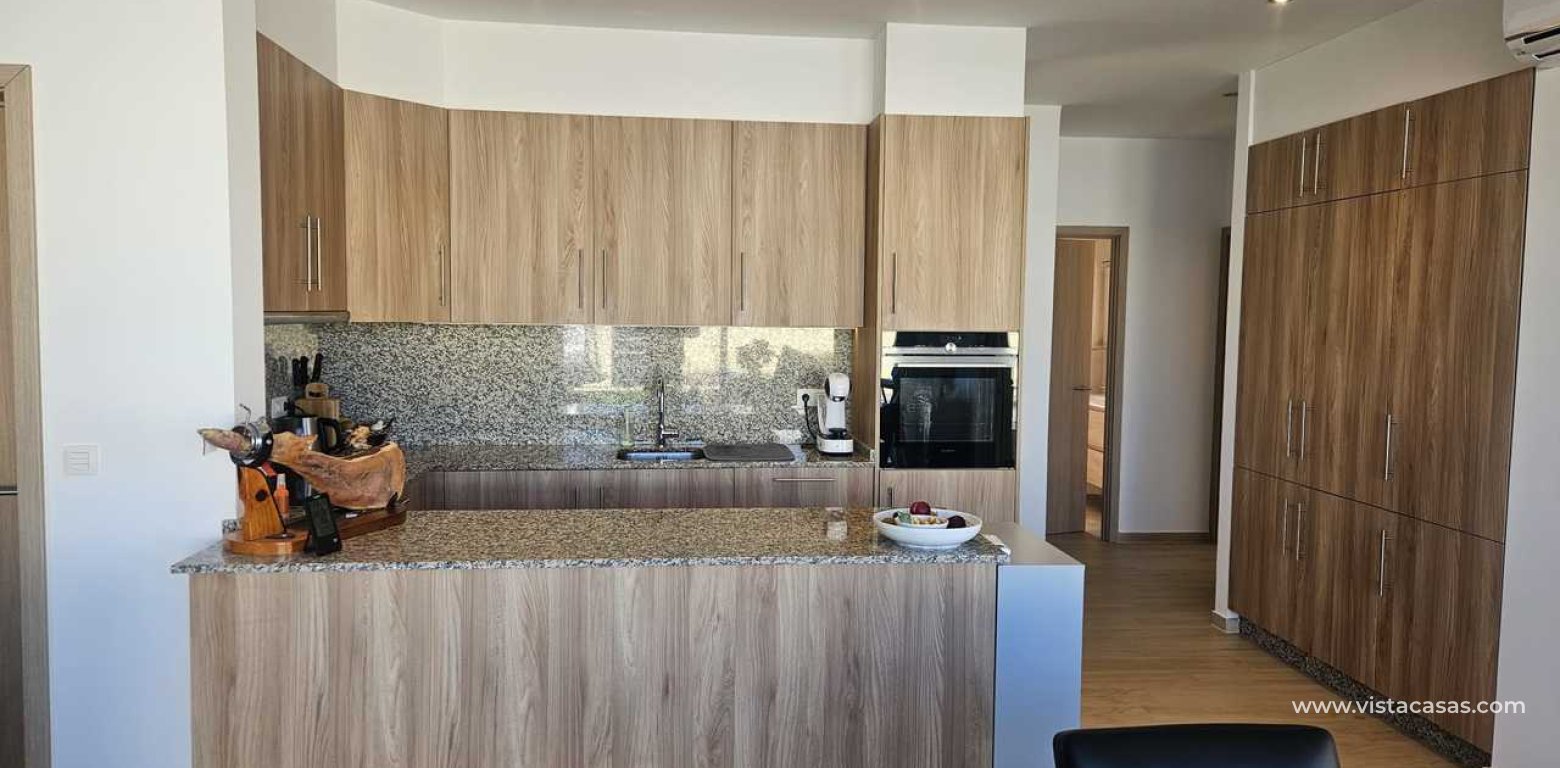 Resale - Villa - Torrevieja