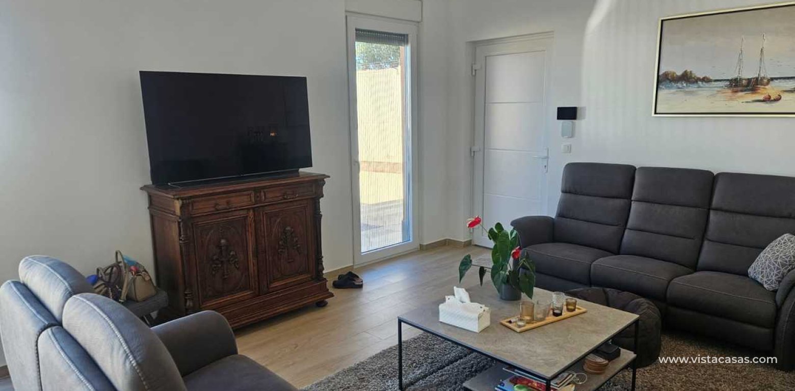 Resale - Villa - Torrevieja