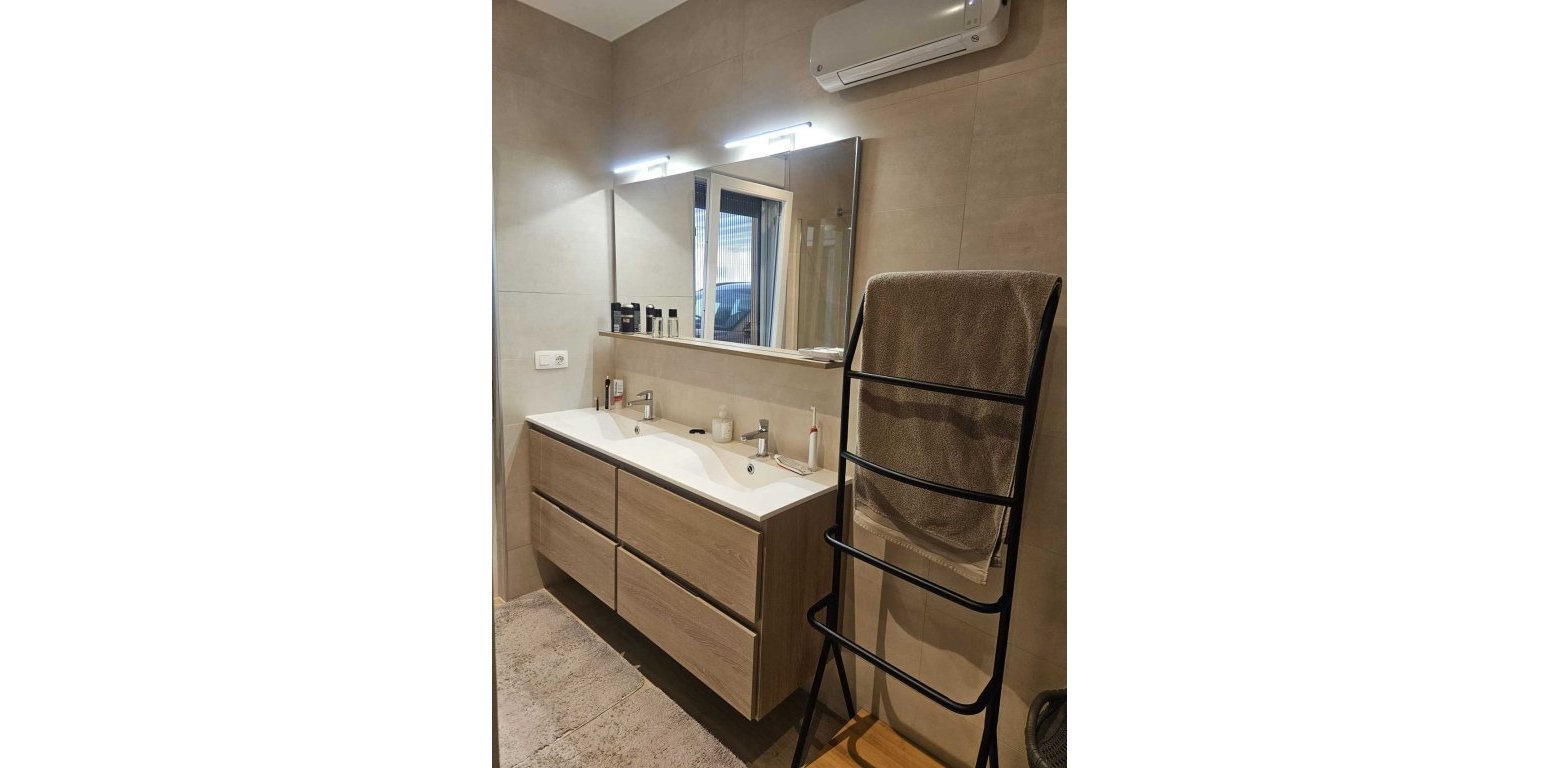 Resale - Villa - Torrevieja