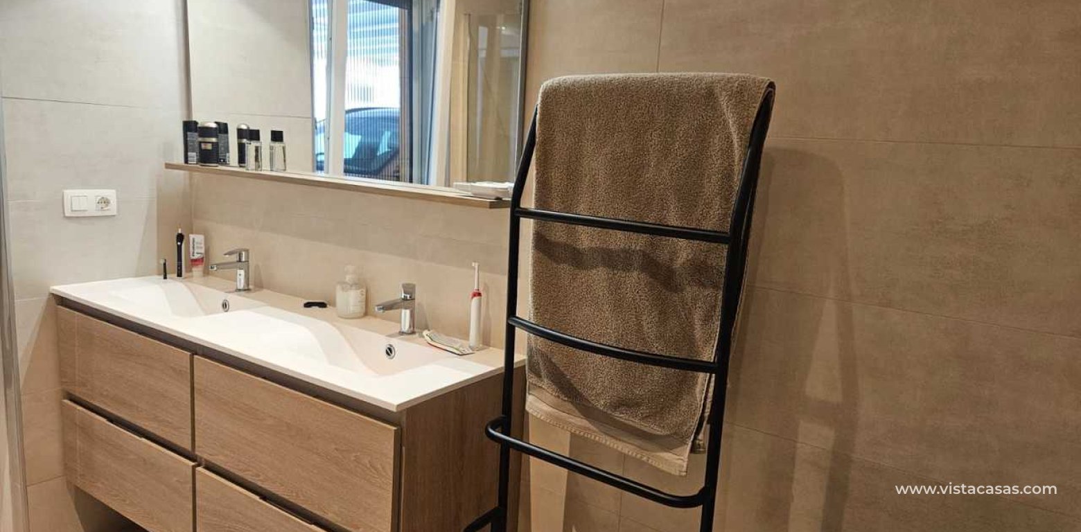 Resale - Villa - Torrevieja