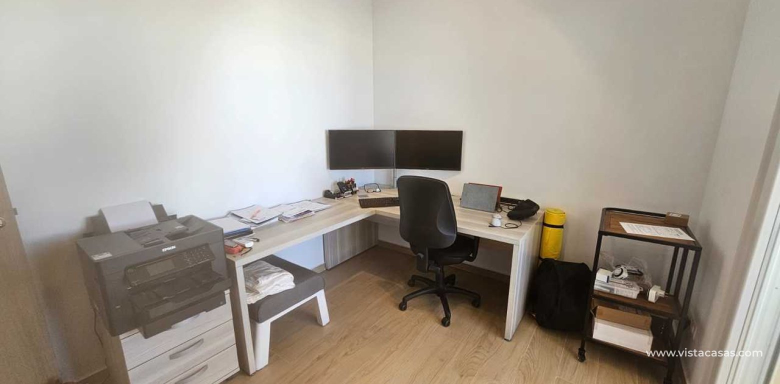 Resale - Villa - Torrevieja