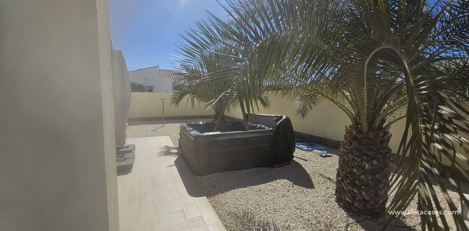 Resale - Villa - Torrevieja