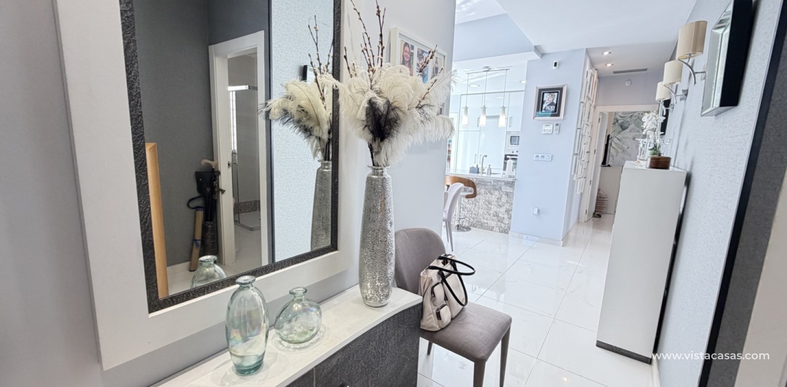 Resale - Villa - Villamartin