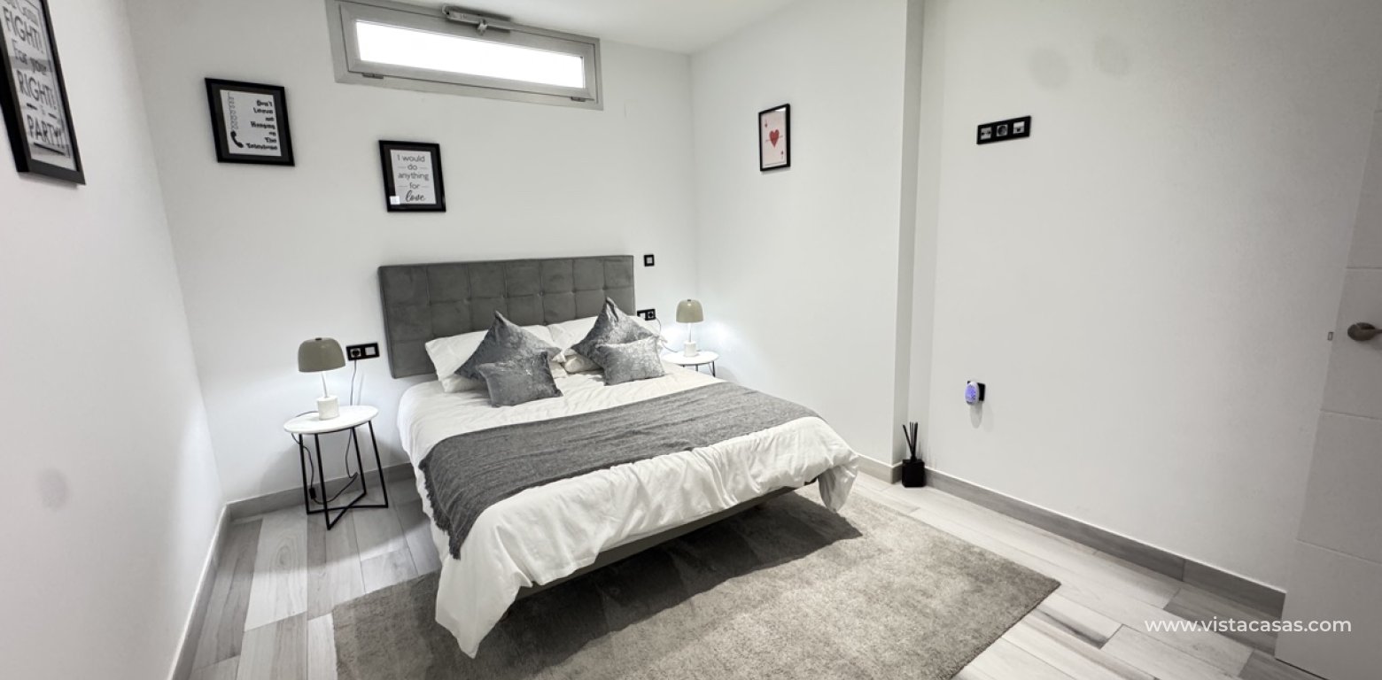 Resale - Villa - Cabo Roig