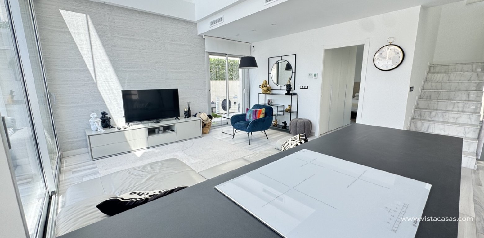 Resale - Villa - Cabo Roig