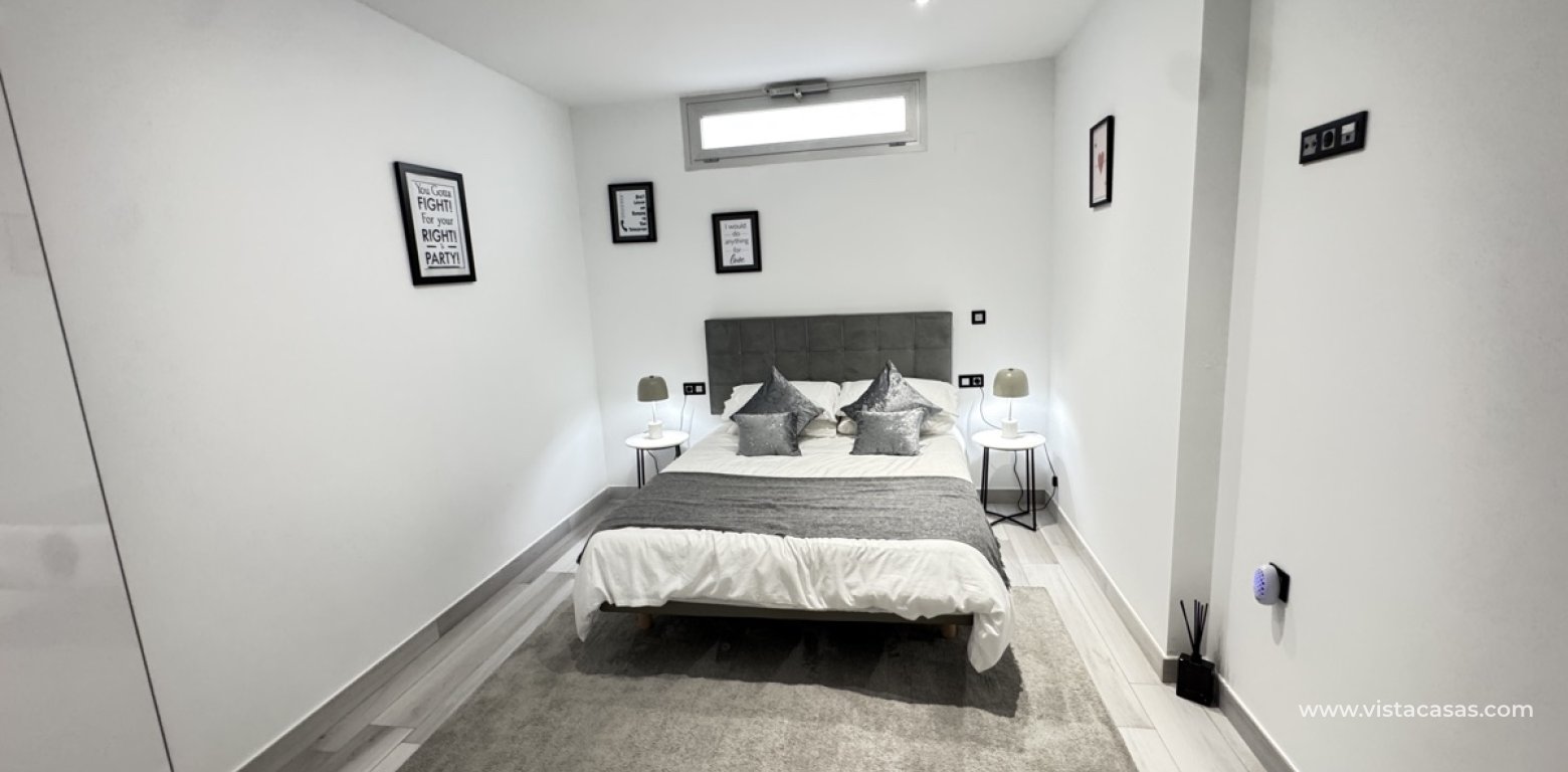 Resale - Villa - Cabo Roig