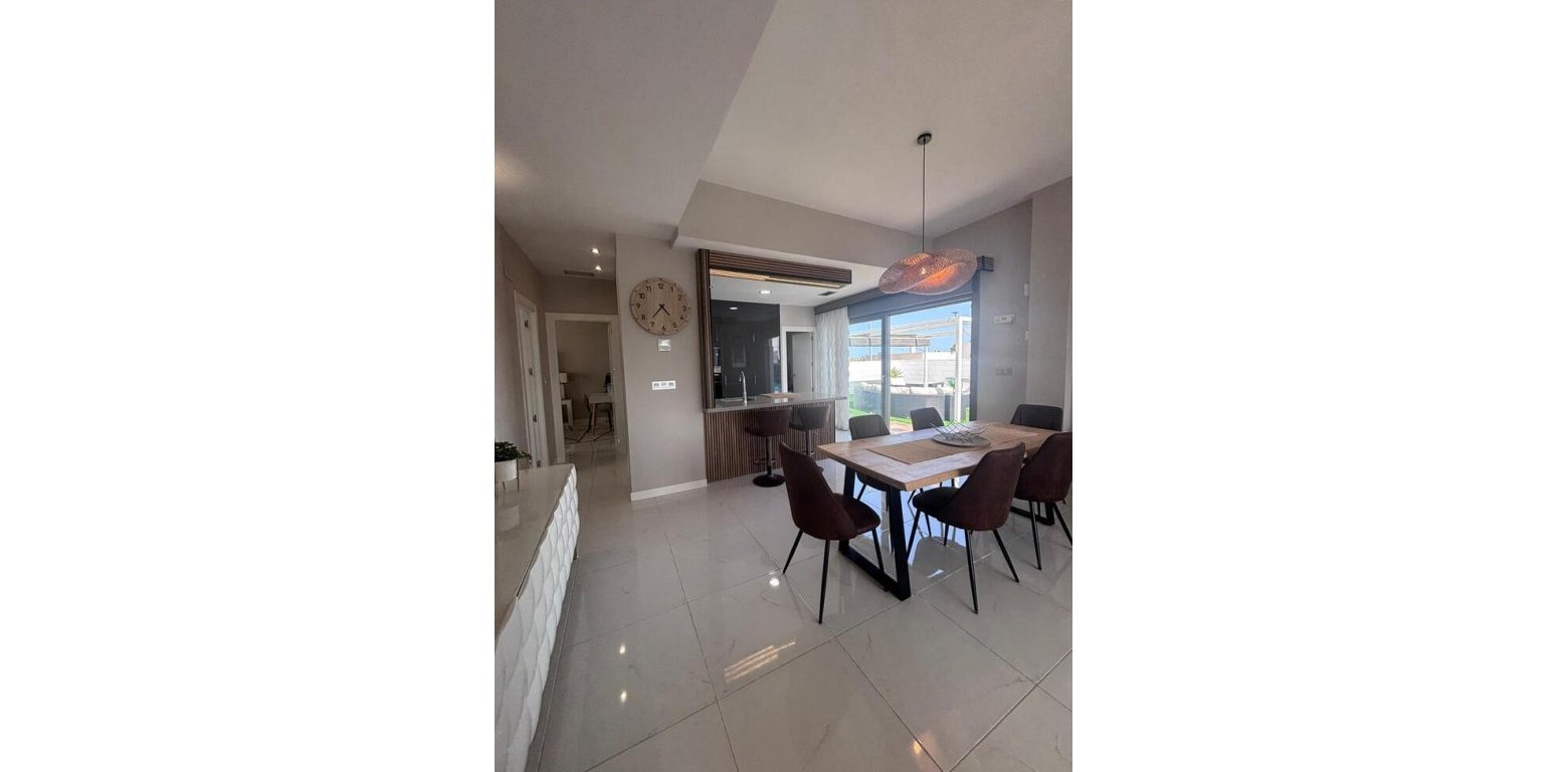 Sale - Villa - Villamartin - 