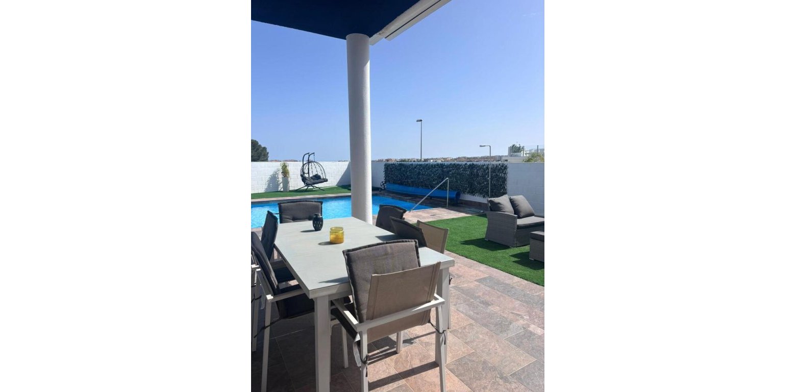 Sale - Villa - Villamartin - 