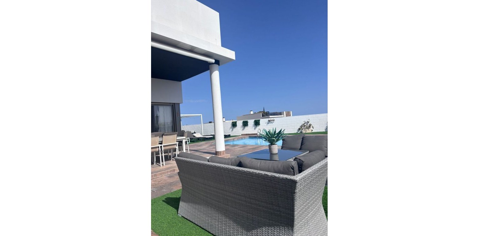 Sale - Villa - Villamartin - 