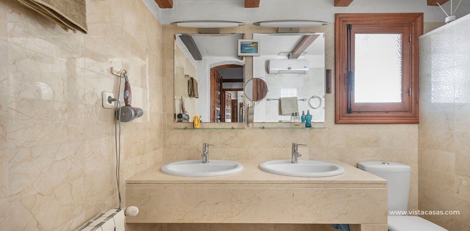 Resale - Villa - Cabo Roig