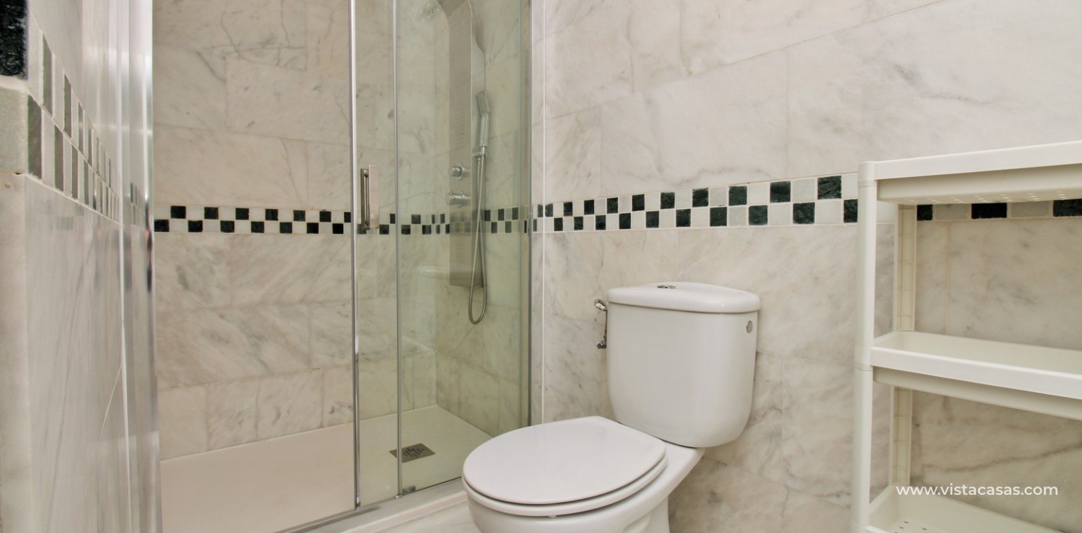 2 Bed Corner Apartment Las Violetas Pau 8 Villamartin en-suite bathroom