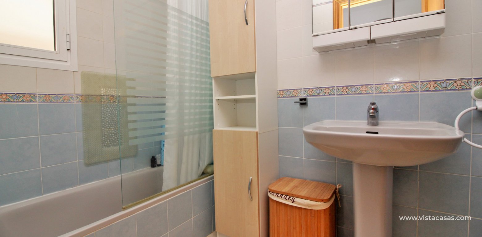 Apartment for sale in Costa Paraiso Villamartin bathroom