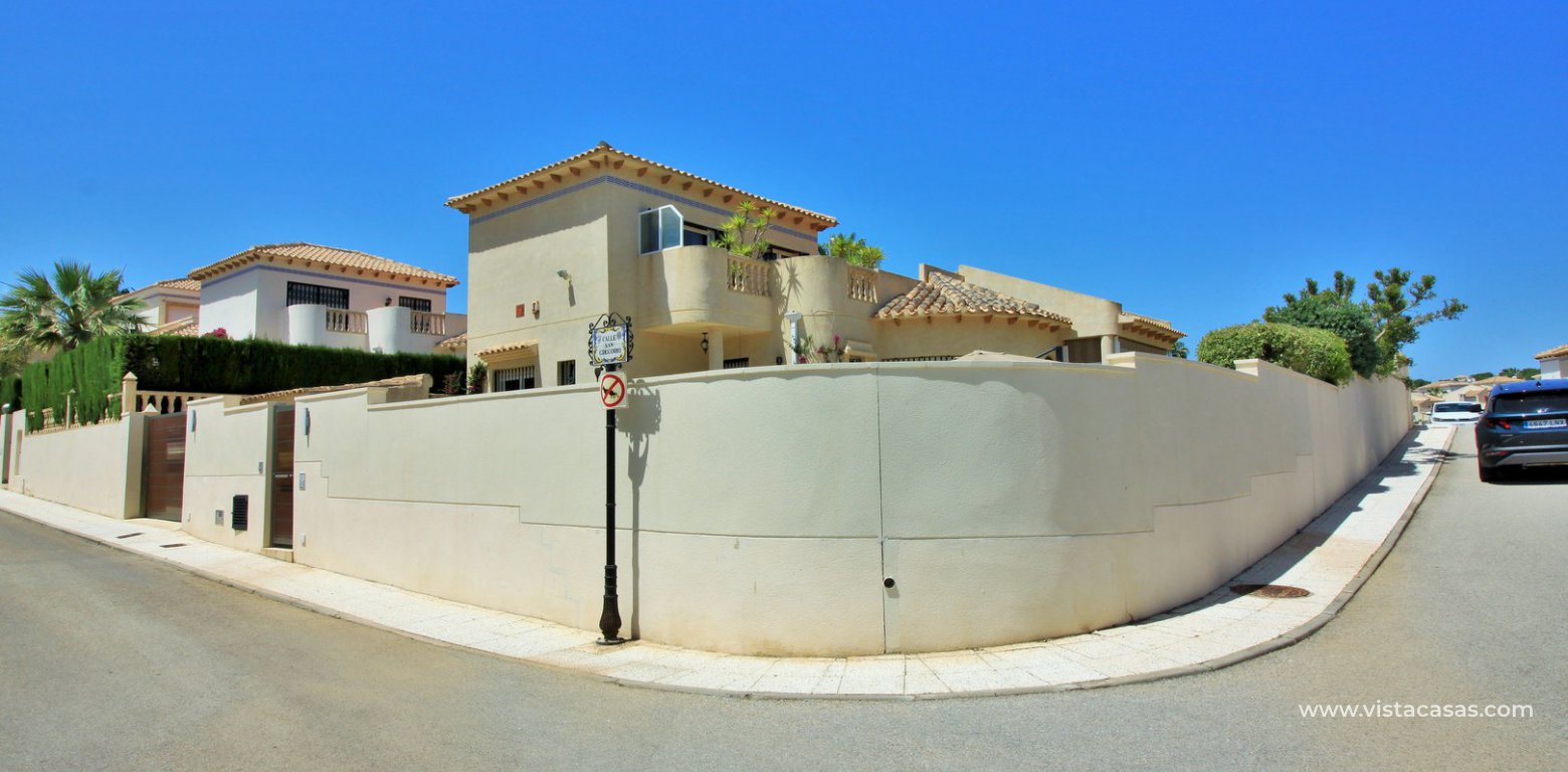 Detached villa for sale with private pool in Las Rambas golf outside