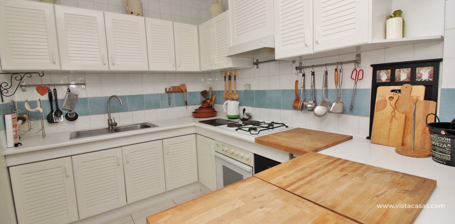 Apartment for sale in the Villamartin Plaza overlooking the square kitchen