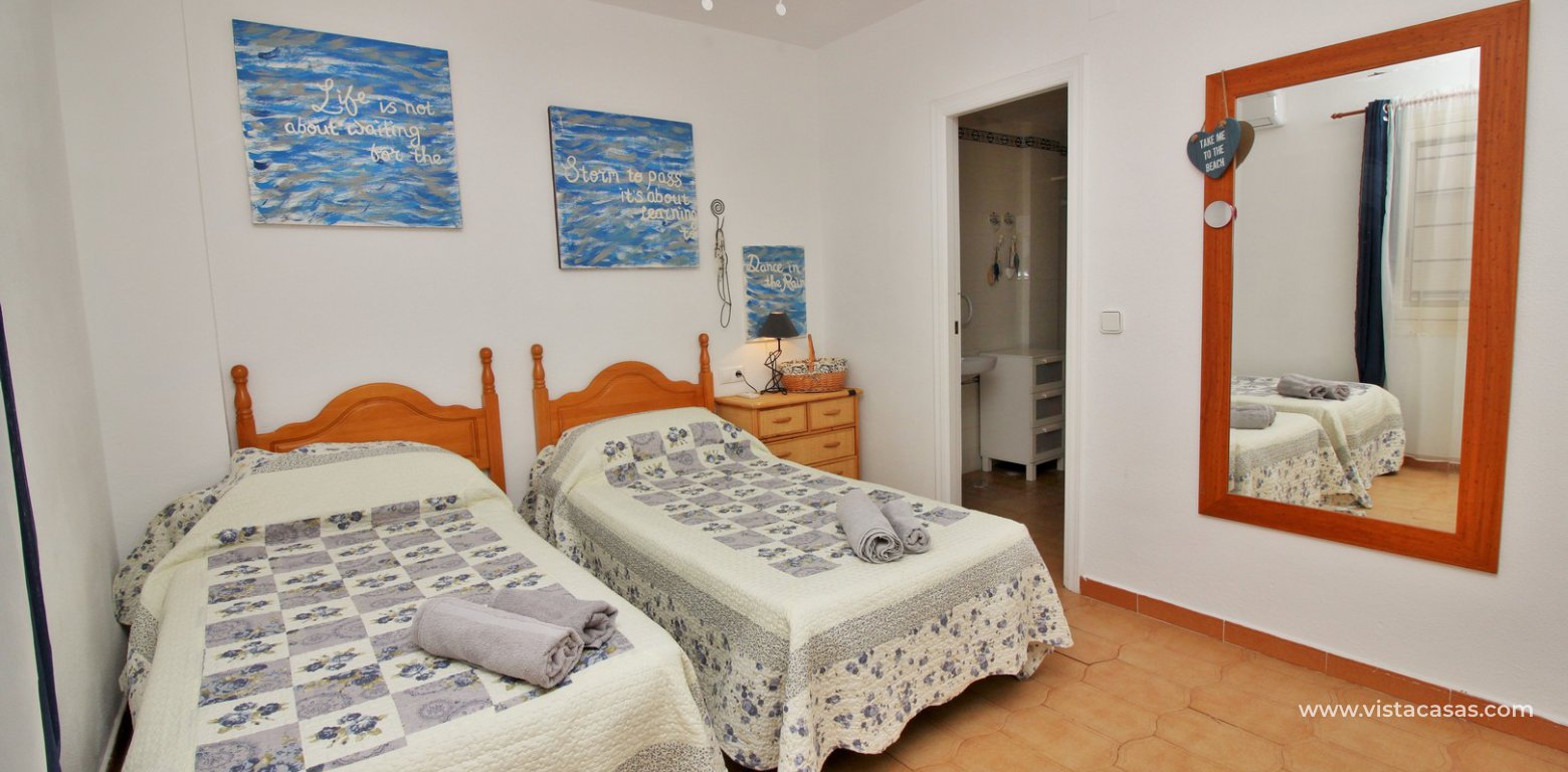 Apartment for sale in the Villamartin Plaza overlooking the square bedroom