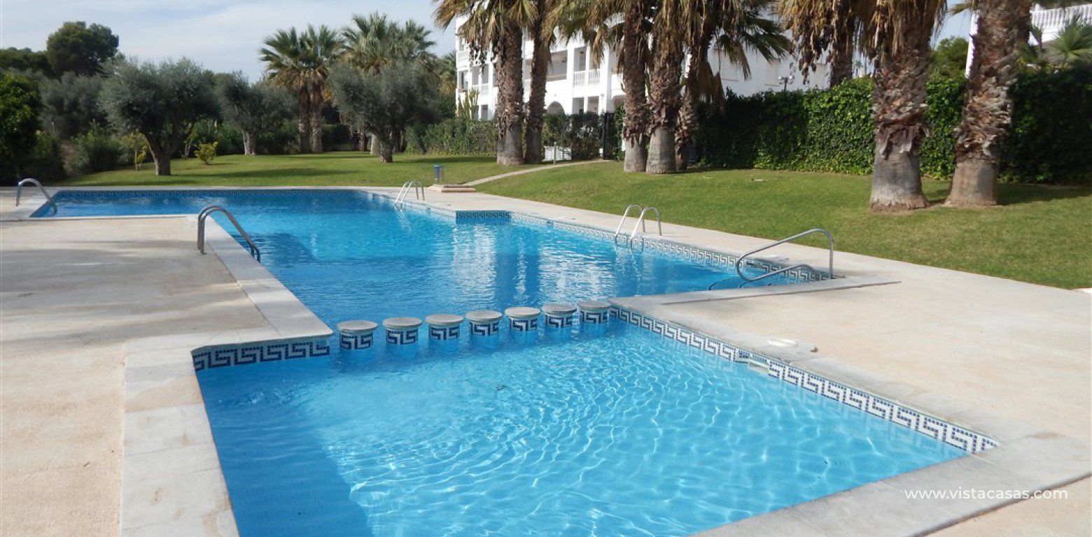 Apartment for sale in the Villamartin Plaza overlooking the square communal pool