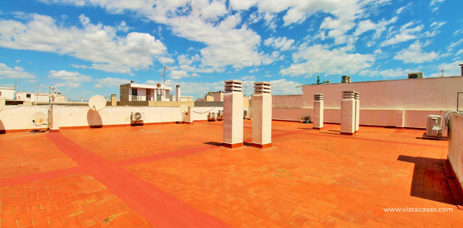 2 Bedroom Apartment For Sale in Torrevieja Near Beach communal solarium