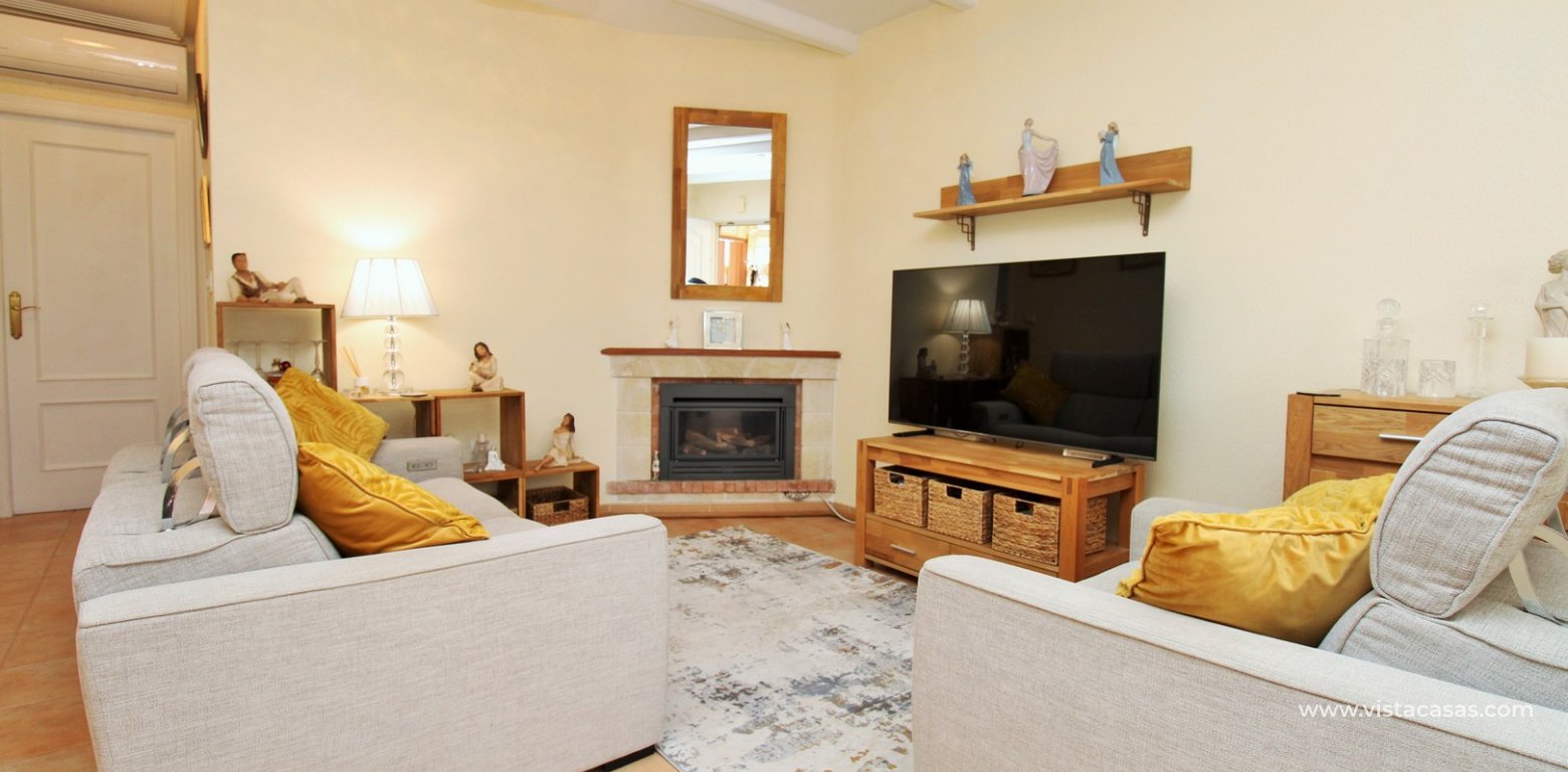 South Facing Bungalow for Sale in Villamartin living area