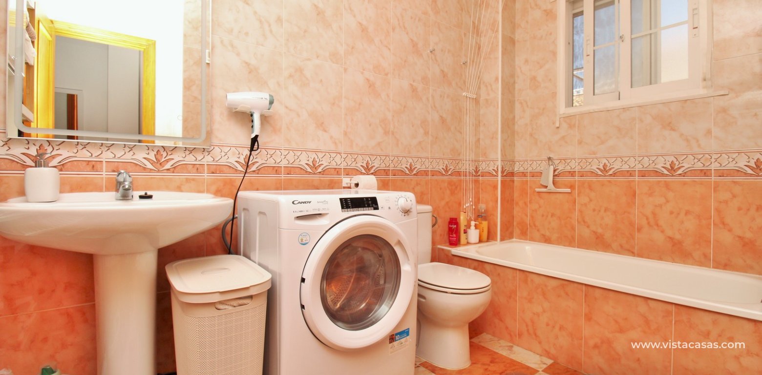 2 Bedroom Quad House For Sale in Lomas de Cabo Roig bathroom