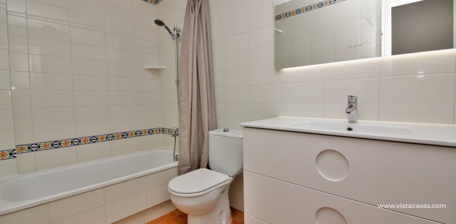 Apartment for sale in Villamartin Plaza with tourist licence family bathroom