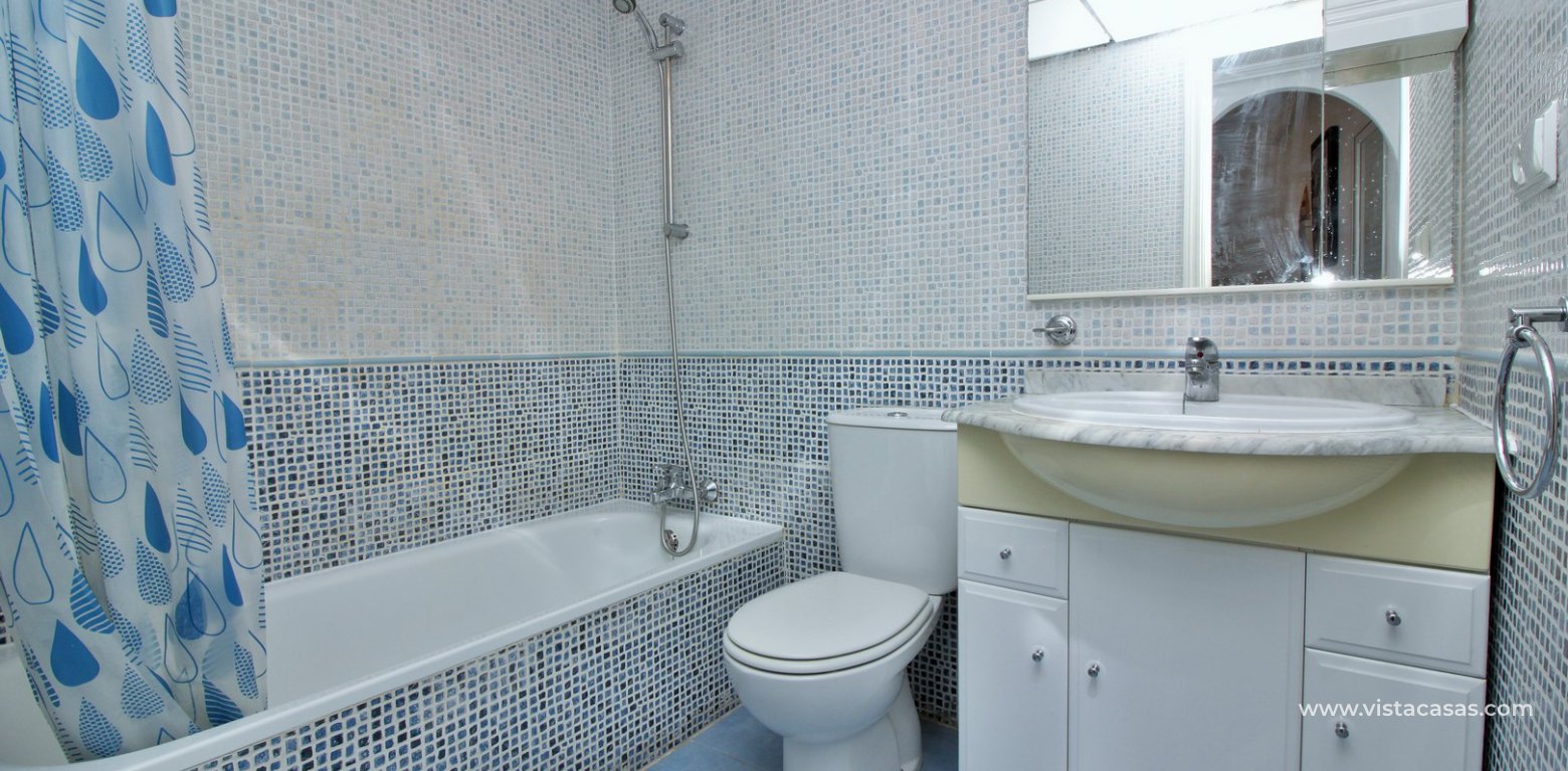 Apartment for sale in Las Calitas Cabo Roig bathroom