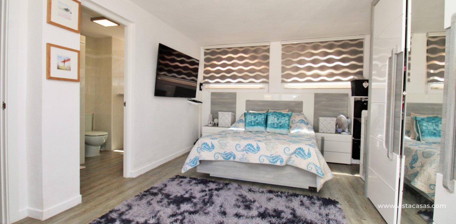 Renovated 3 Bed Villa Near Villamartin Plaza master bedroom