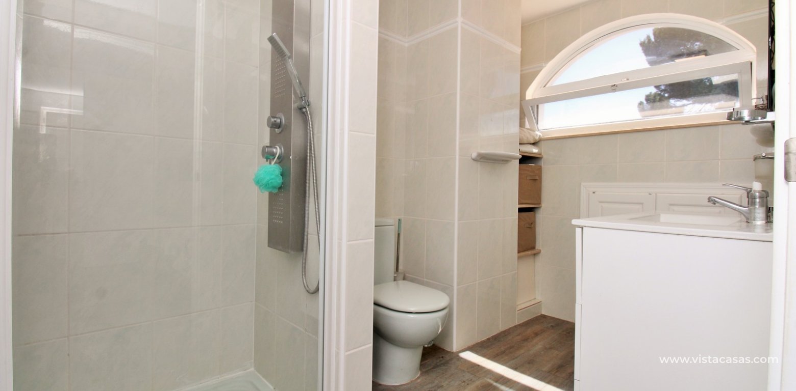 Renovated 3 Bed Villa Near Villamartin Plaza master bedroom en-suite