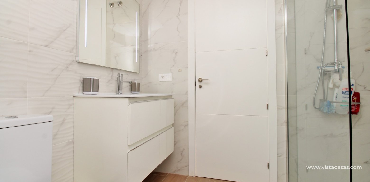 Modern 2 Bed Apartment For Sale in Palapa Golf Villamartin en-suite
