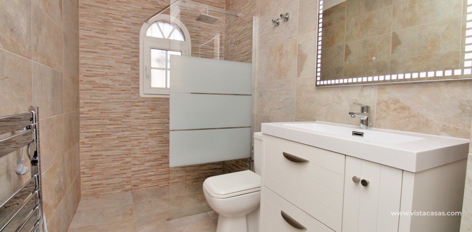 Sofia Townhouse For Sale in R1B Las Violetas Villamartin renovated bathroom