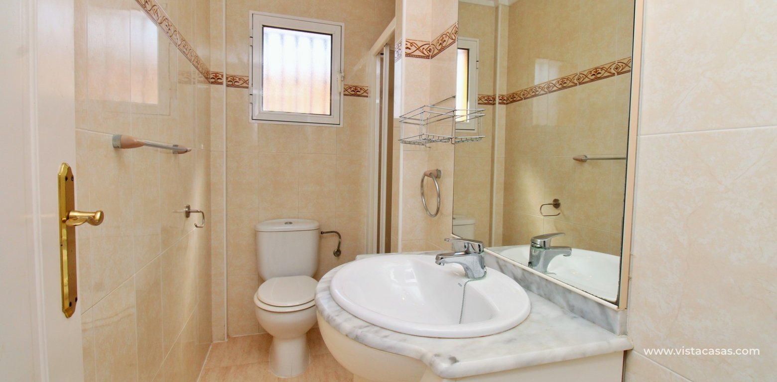 South-East Quad House Opposite Pool in Villamartin Inspiración 2 Pau 8 upstairs bathroom 2