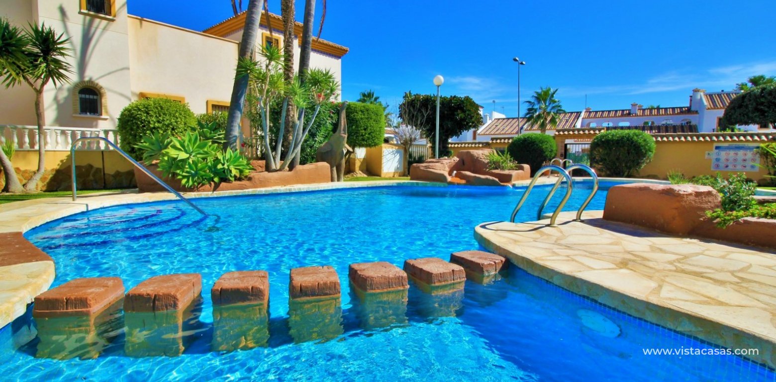 South-East Quad House Opposite Pool in Villamartin Inspiración 2 Pau 8 swimming pool