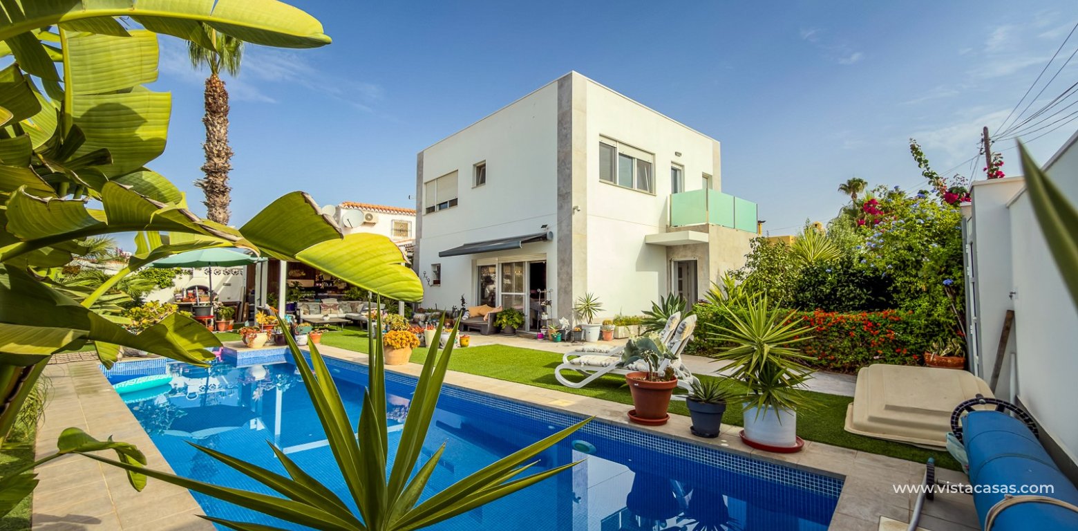 Sale - Villa - Torrevieja - Torretas