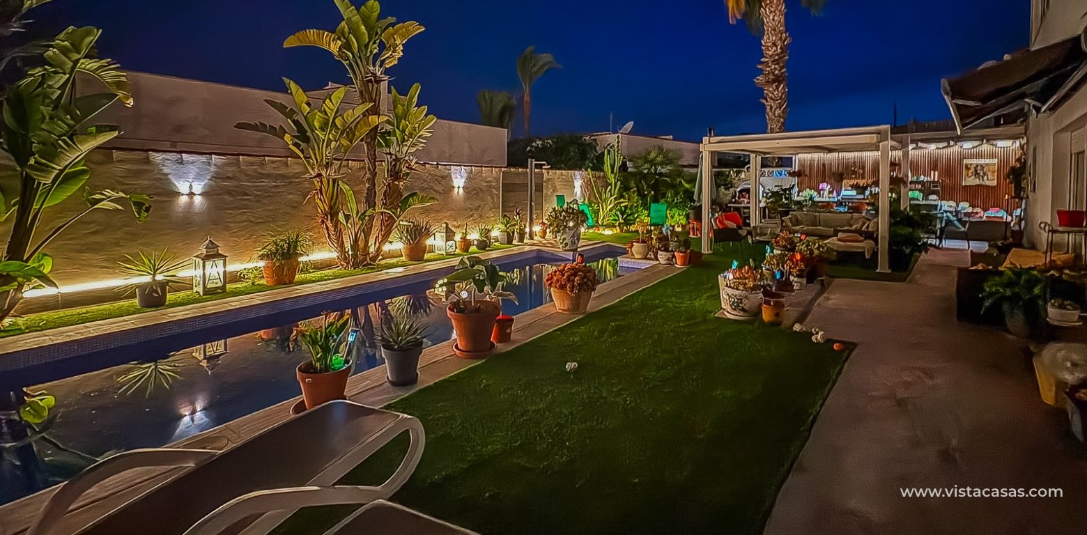 Sale - Villa - Torrevieja - Torretas